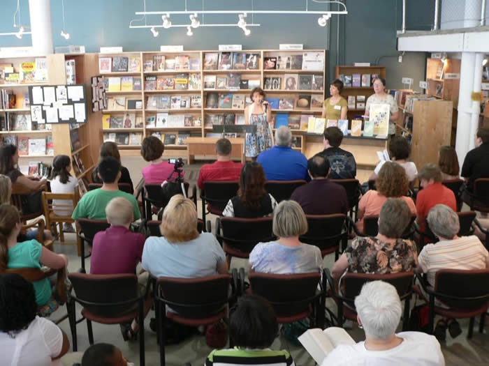 Crowd at Grannie Annie book signing
